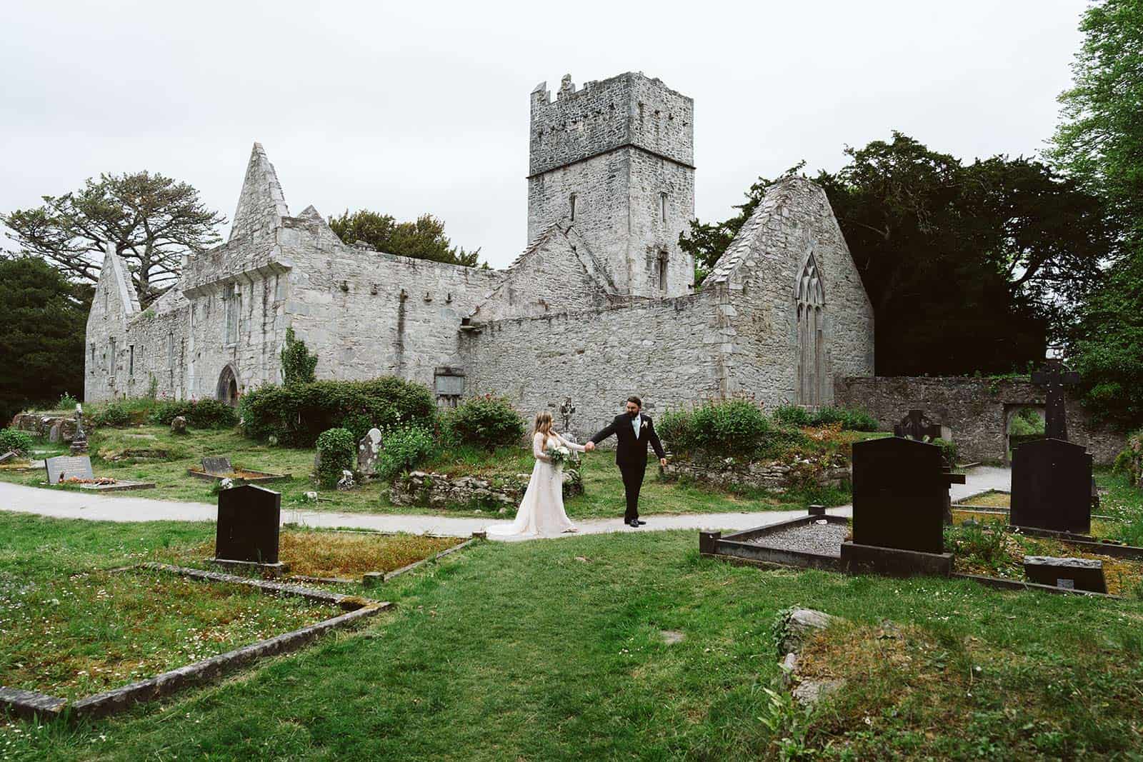 couple at abbey ruin when eloping in Ireland