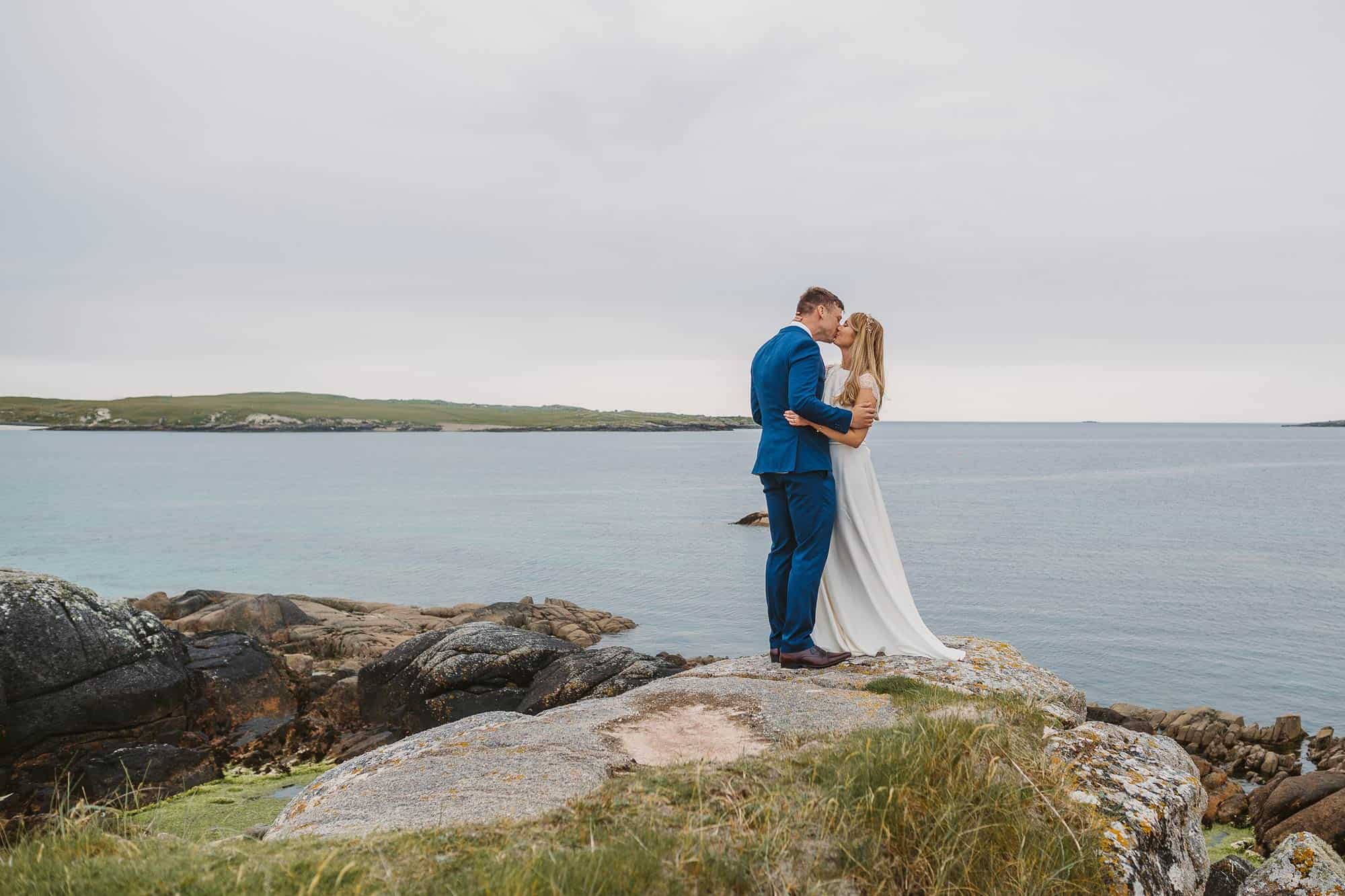 Elopement Ireland Connemara couple Kiss on the Beach, what is eloping?